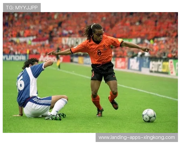 足球中场远射破纪录，震惊绿茵场的传奇瞬间